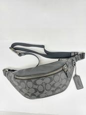 シグネチャーボディバッグ|COACH