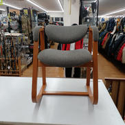 立ちあがりやすい椅子|NEPSCO