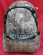 スタッズパイソン柄リュック|MCM