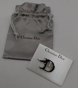 Dロゴブローチ|CHRISTIAN DIOR