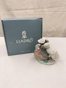 お庭で|LLADRO