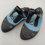 クライミングシューズ|MAD ROCK