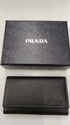 キーケース　型押しロゴ|PRADA