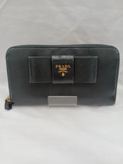 ラウンドファスナー長財布|PRADA