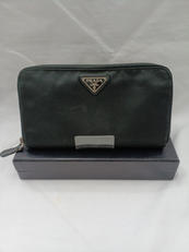 ラウンドファスナー財布|PRADA