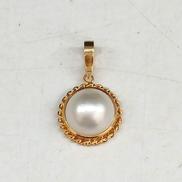 K18 ペンダントトップ ハーフパール 総重量4.7g|