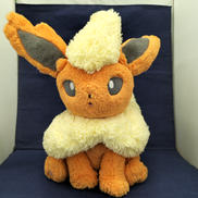 ふわふわ抱きぬいぐるみ ブースター|ポケモンセンター