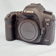 デジタル一眼レフ　ボディ|CANON