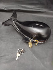 くじら貯金箱 レザー|鴻池製作所