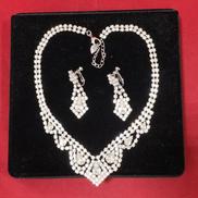 ネックレスとイヤリング|