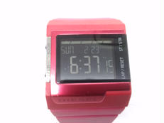 クォーツ式デジタル腕時計|DIESEL