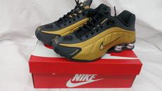SHOX R4 ( WOMEN'S モデル)　28.5ｃｍ|NIKE