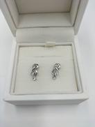 青石付きピアス|4℃