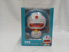 代用シールでポストになったドラえもん貯金箱|エンスカイ
