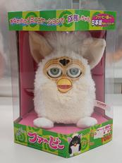 おしゃべり天才ペット! ファービー(白/ベージュ)|TOMY