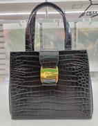 クロコ型押しハンドバッグ|FERRAGAMO