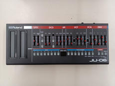 シンセサイザー|ROLAND