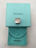 BUY SELL HOLD サイコロ|TIFFANY&CO.