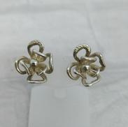 カメリアシルバーピアス|CHANEL