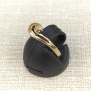 ダイヤ付きデザインV型リング|K18