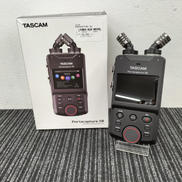 2.4インチのカラータッチパネルを採用|TASCAM