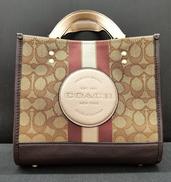デンプシートート22シグネチャージャカードウィズストライプ|COACH