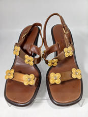 ヴェルニフラワーサンチュールチャンキーヒールサンダル|LOUIS VUITTON