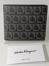 二つ折り財布|salvatore ferragamo