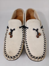 スウェードタッセルローファー　WHT|GUCCI