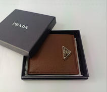 二つ折り財布　BRN|PRADA