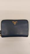 ラウンドジップ財布|PRADA