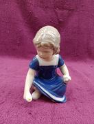 お花摘みをしている女の子|ROYAL COPENHAGEN