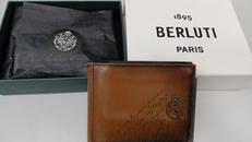 フィギュアフラップコンパクトウォレット|BERLUTI
