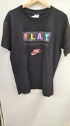 S/S P.L.A.Y. TEE|NIKE