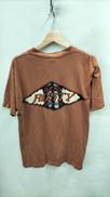 バックロゴプリント S/S TEE|RUSTY