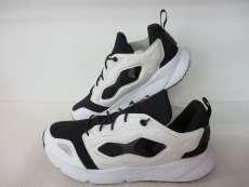 REEBOK　スニーカー　ＧＶ8820