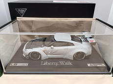 世界限定5台 1/18 スケール モデルカー|MAKE UP