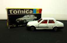トミカ カローラ4ドアセダン|TOMY