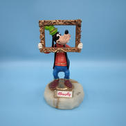 GOOFY LOOKING THROUGH THE FRAM|ディズニー