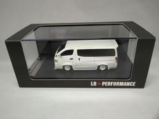 1/64 NISSAN NV350