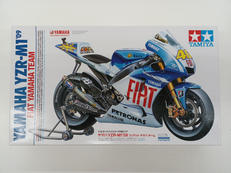 ヤマハ YZR-M1'09 フィアット ヤマハチーム|タミヤ