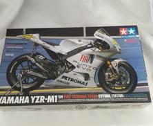 ヤマハ　YZR-M1'09 フィアットヤマハチーム　エストリ|TAMIYA