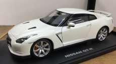 NISSAN GT-R35 ホワイト