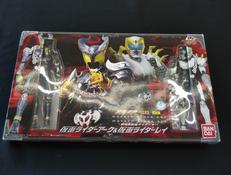 装着変身 仮面ライダーアーク&仮面ライダーレイ|バンダイ