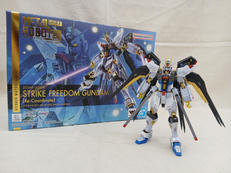 ストライクフリーダムガンダム|BANDAI