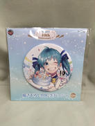 初音ミク 描き下ろしBIG缶バッジ賞|TAITO