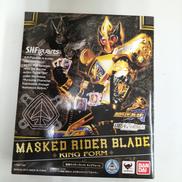 仮面ライダーブレイド キングフォーム|BANDAI