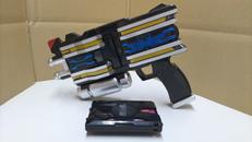 変身装填銃　DXディエンドドライバー|BANDAI