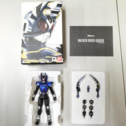 S.H.FIGUARTS 仮面ライダーガタック|BANDAI