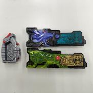DXシャイニングホッパー&アサルトウルフプログライズキー|BANDAI